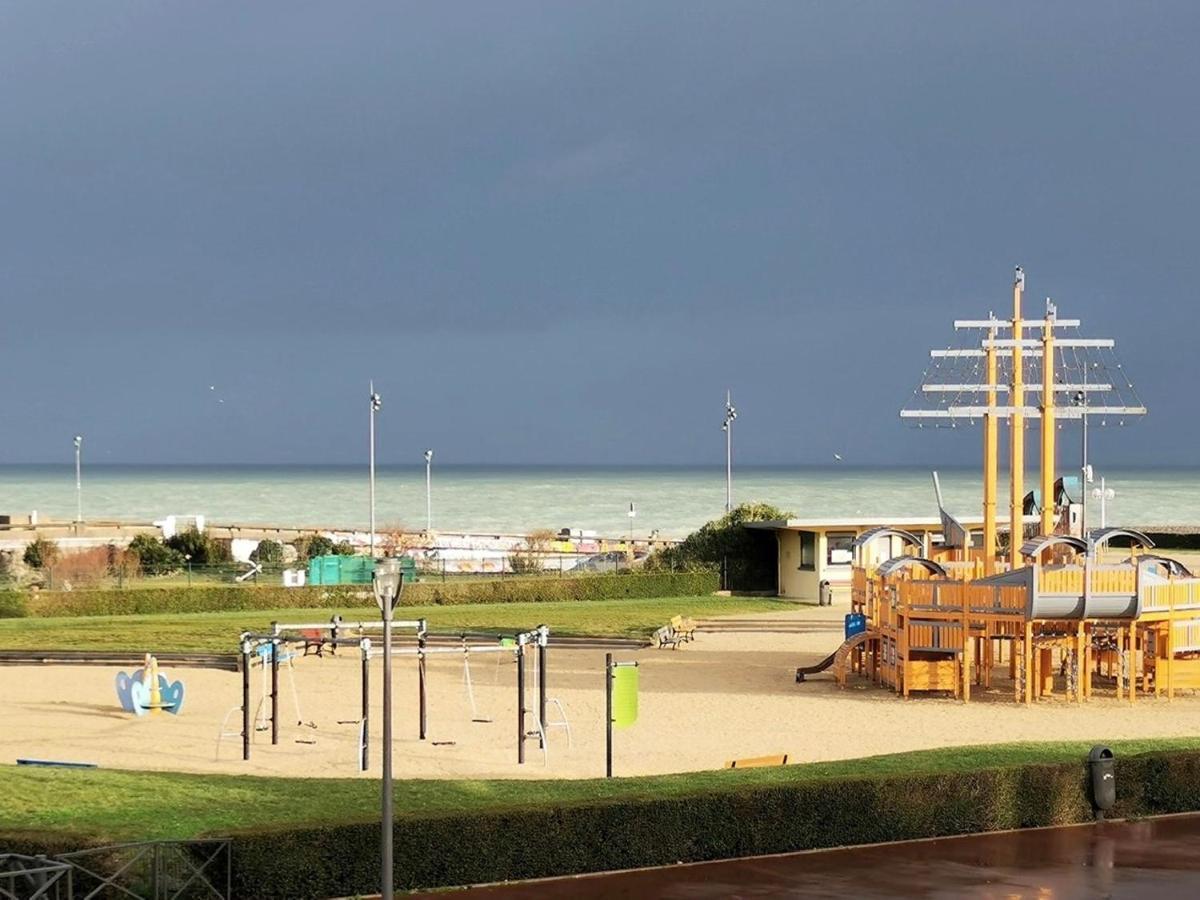 Avec Jardinet Sans Vis A Vis Plein Centre Ville Au Rdc 350M De La Plage Dieppe Buitenkant foto